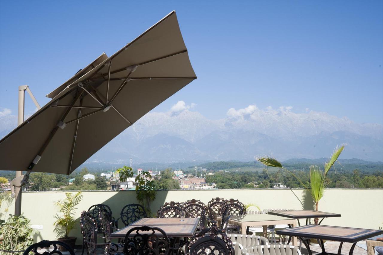 Hotel Clarks Inn Suites Kangra Exterior foto