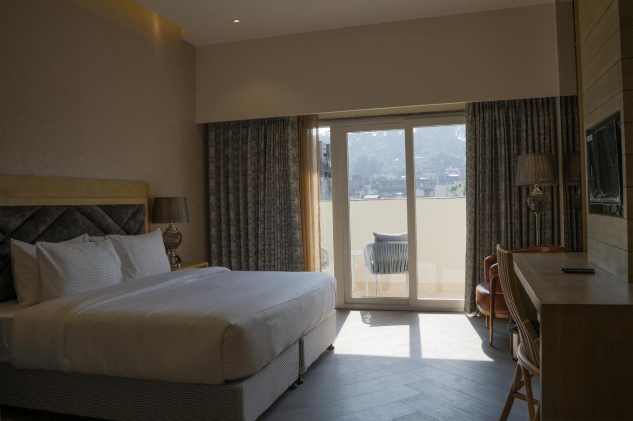 Hotel Clarks Inn Suites Kangra Exterior foto