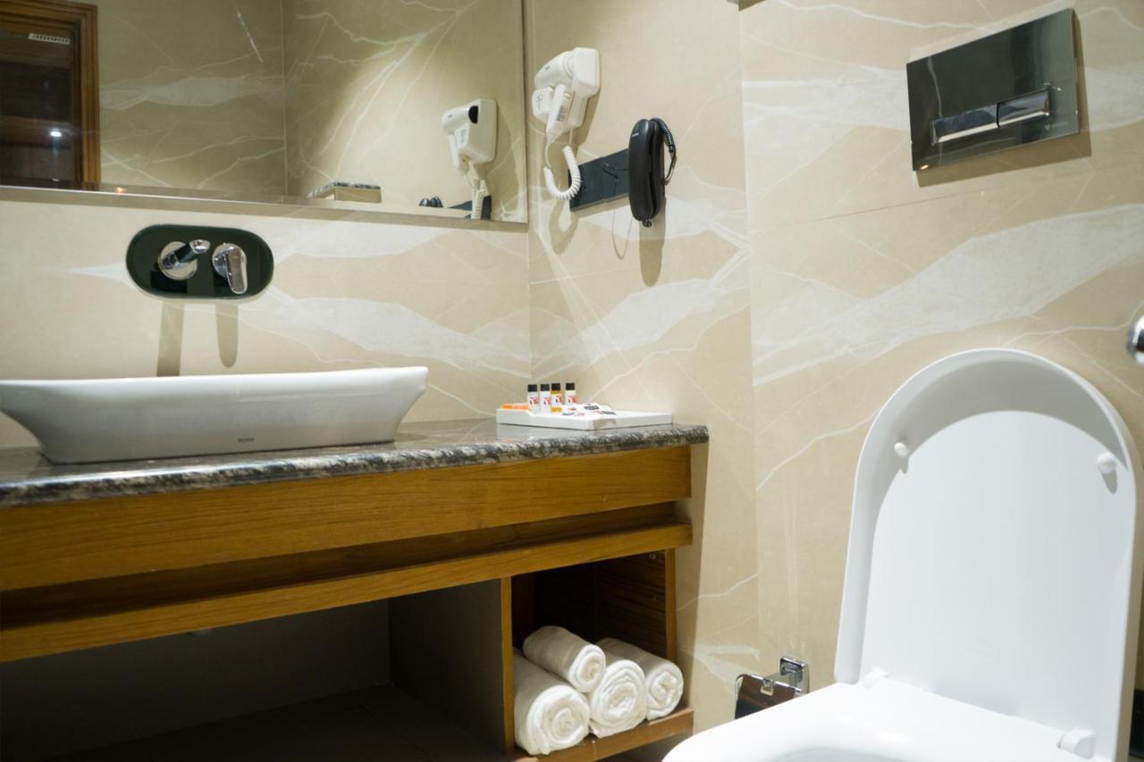 Hotel Clarks Inn Suites Kangra Exterior foto
