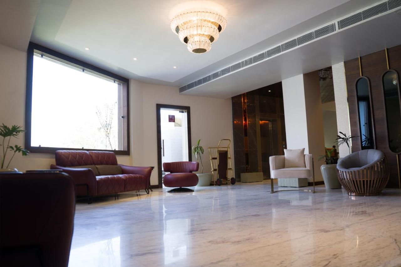 Hotel Clarks Inn Suites Kangra Exterior foto