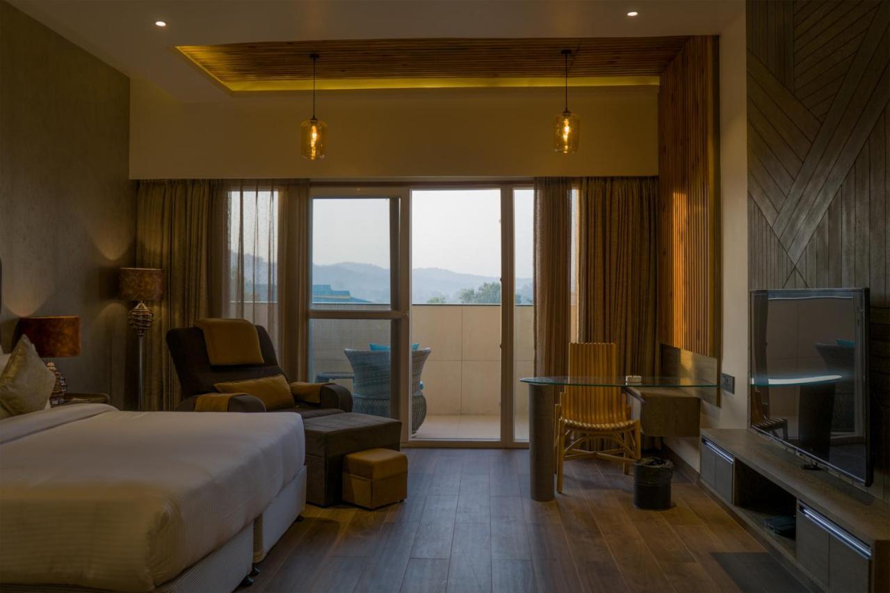 Hotel Clarks Inn Suites Kangra Exterior foto