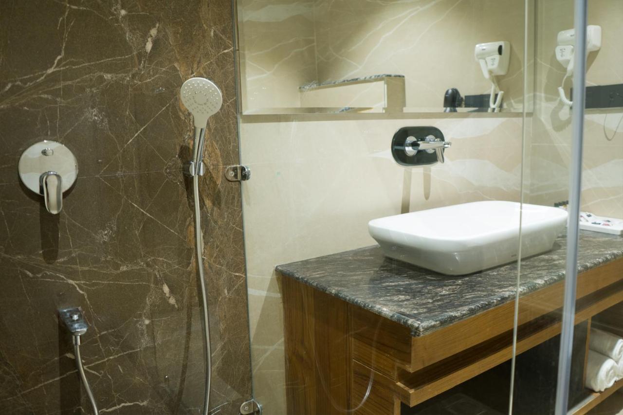 Hotel Clarks Inn Suites Kangra Exterior foto